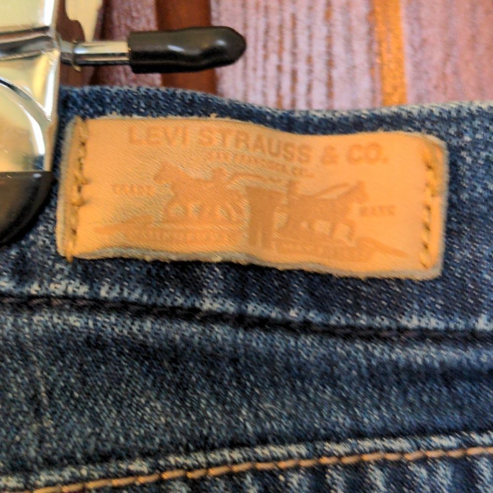 Levi's Straight 424 Jeans Medium Blue Lightly Distressed Size 9 - Picture 4 of 9